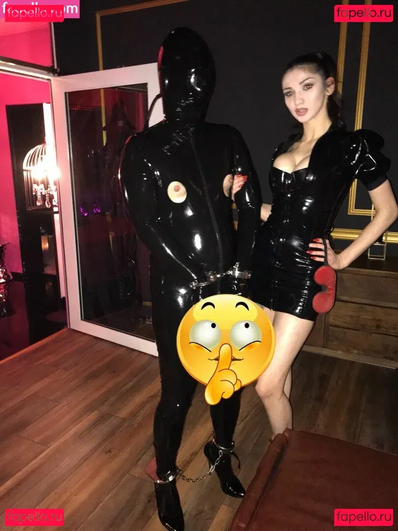 Handcuffs Onlyfans Photo Gallery 