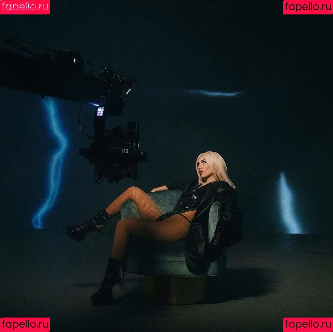 Ava Max Onlyfans Photo Gallery 