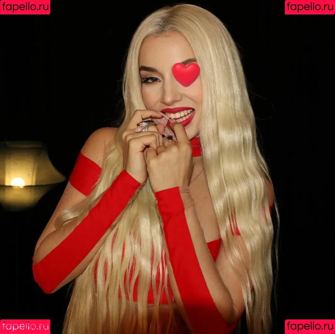 Ava Max Onlyfans Photo Gallery 