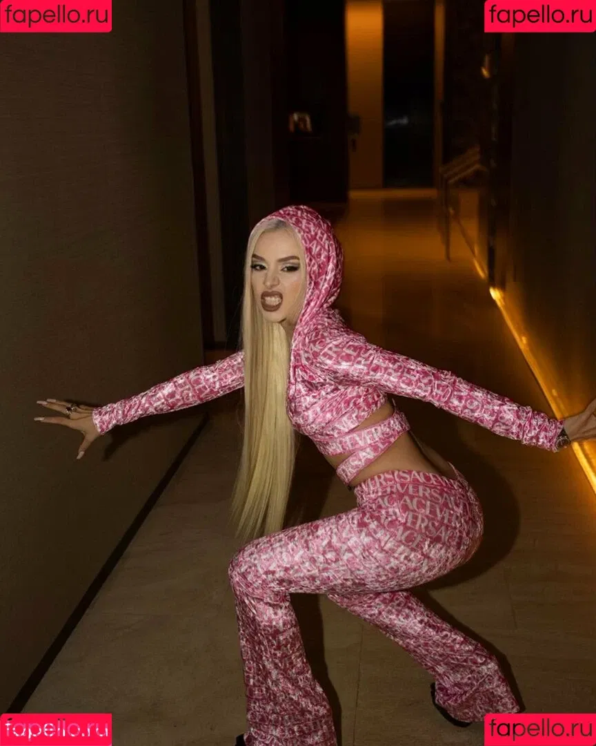 Ava Max Onlyfans Photo Gallery 