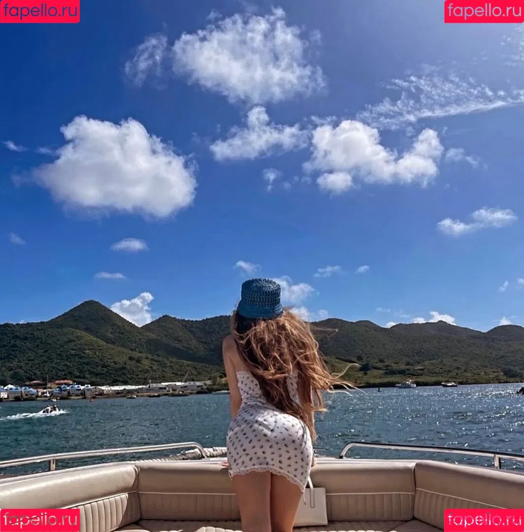 Ava Max Onlyfans Photo Gallery 