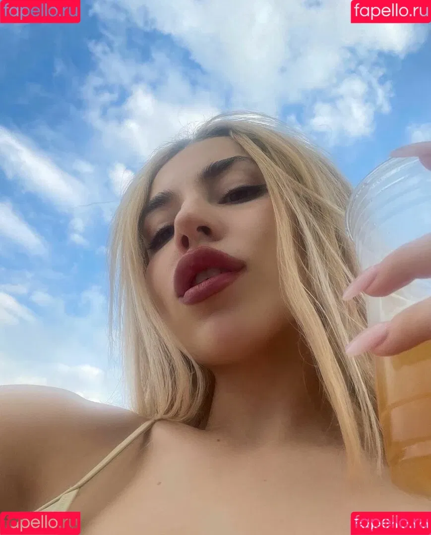 Ava Max Onlyfans Photo Gallery 