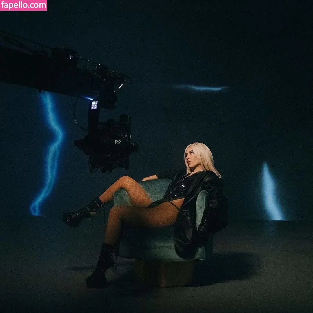 Ava Max Onlyfans Photo Gallery 