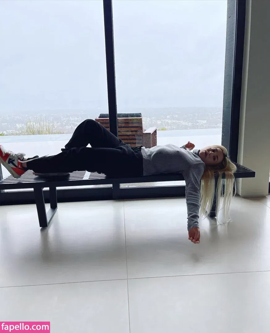 Ava Max Onlyfans Photo Gallery 