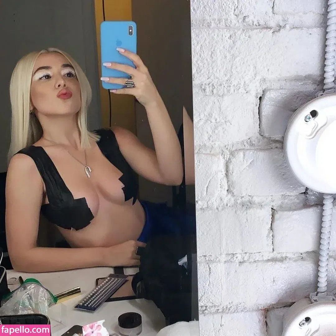 Ava Max Onlyfans Photo Gallery 