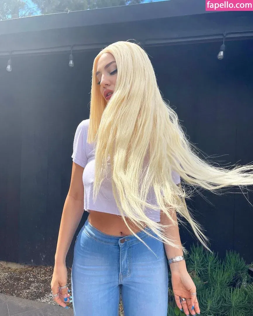 Ava Max Onlyfans Photo Gallery 