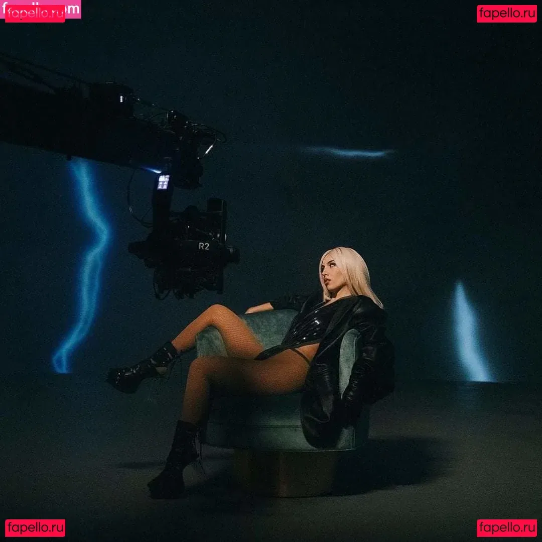 Ava Max Onlyfans Photo Gallery 