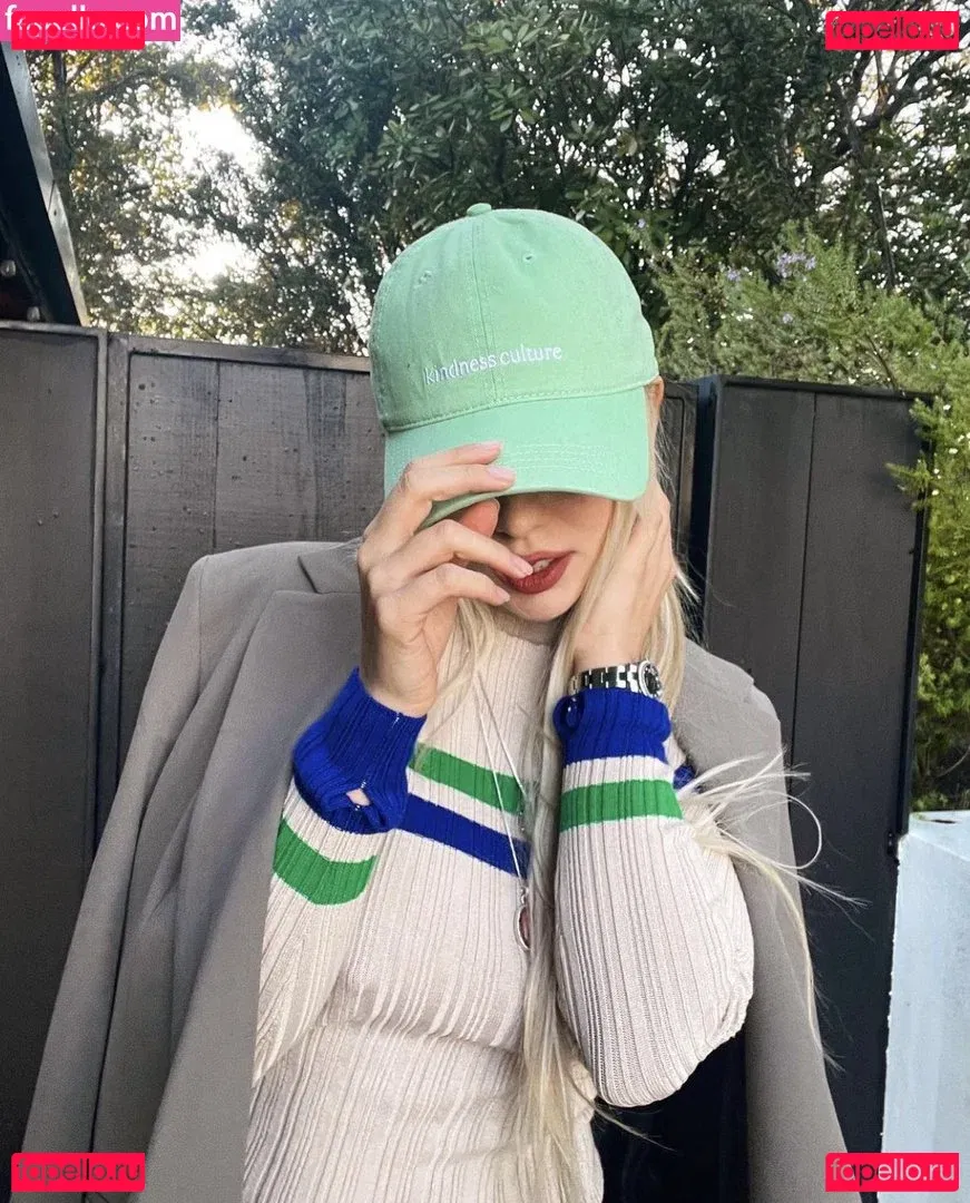 Ava Max Onlyfans Photo Gallery 