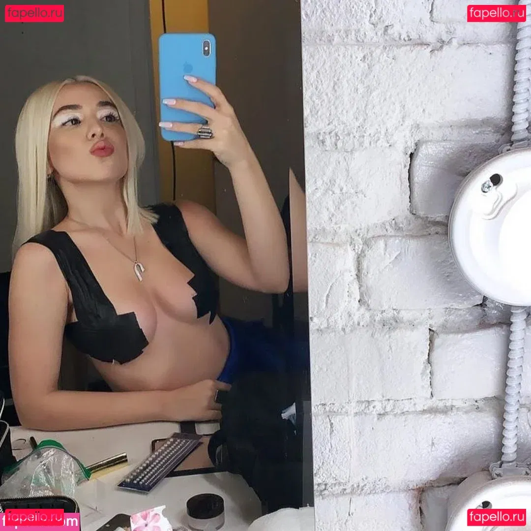 Ava Max Onlyfans Photo Gallery 