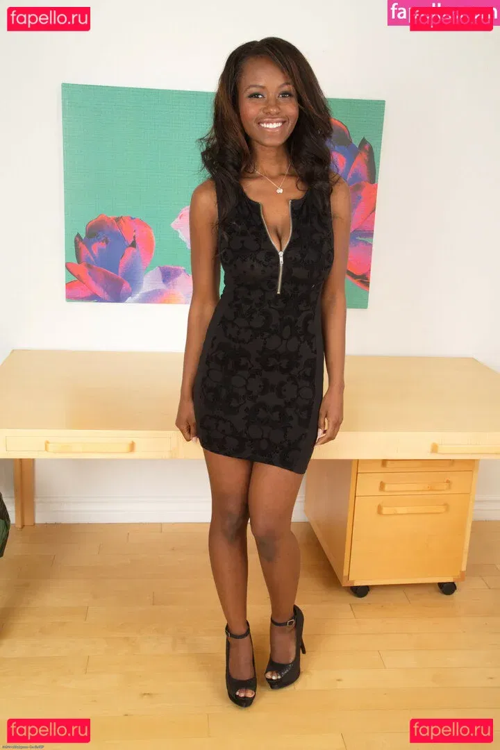 Jezabel Vessir Onlyfans Photo Gallery 