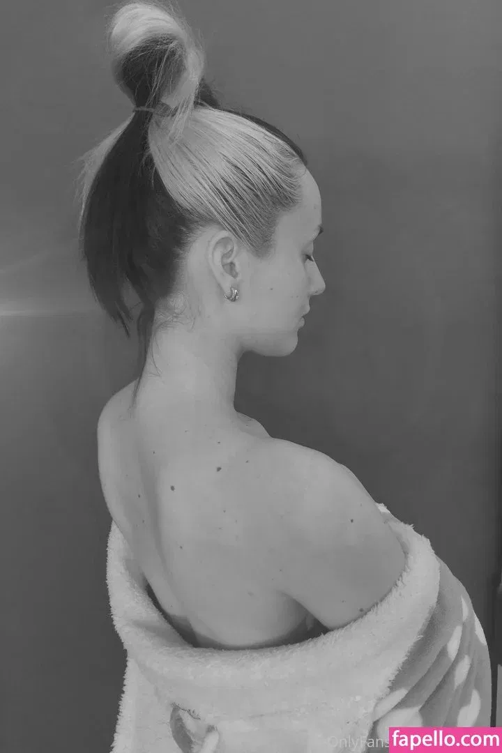 Oniksiya Sofinikum Onlyfans Photo Gallery 