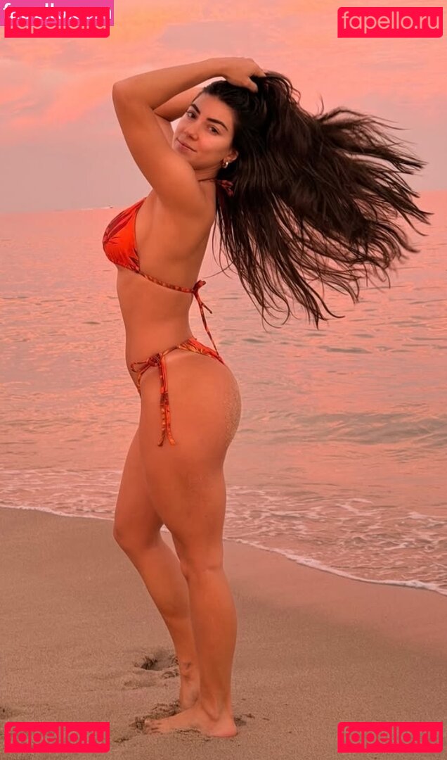 Yasmim Casadias / tsyasmin / yascasadias Onlyfans Photo Gallery 