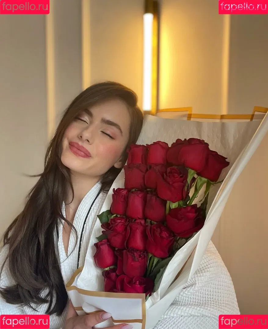 Yael Shelbia Onlyfans Photo Gallery 