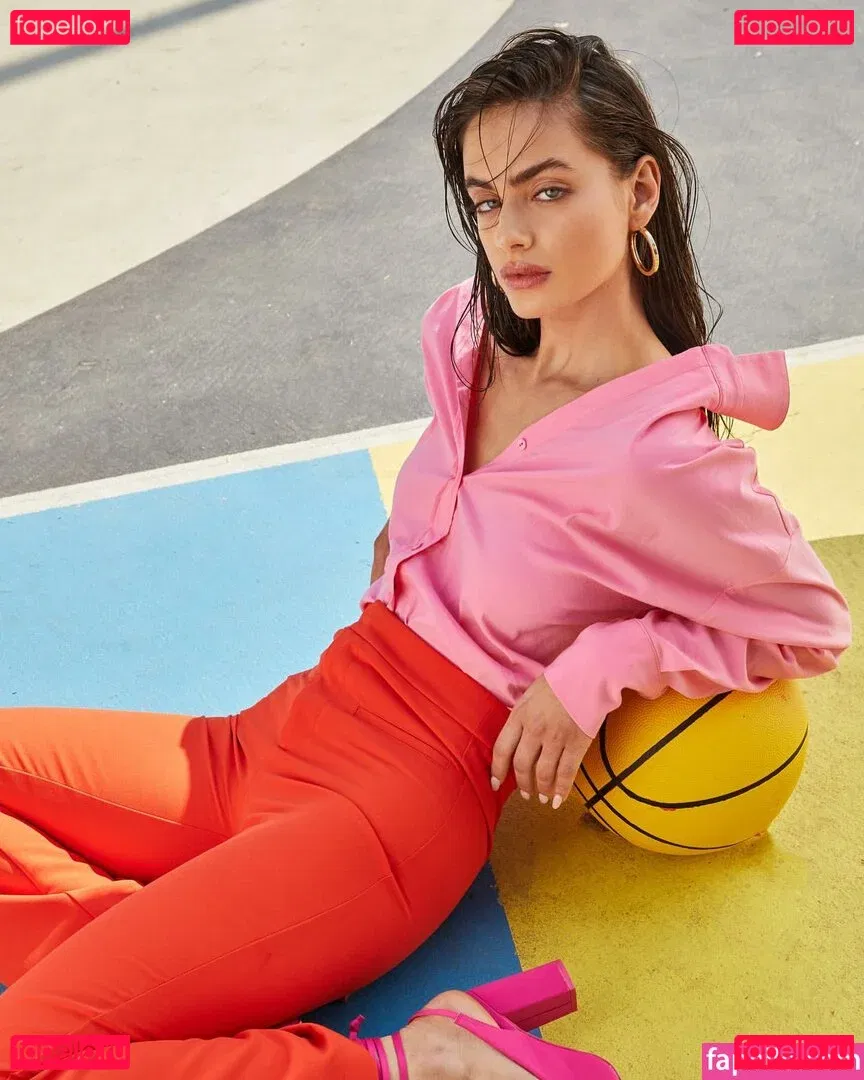 Yael Shelbia Onlyfans Photo Gallery 