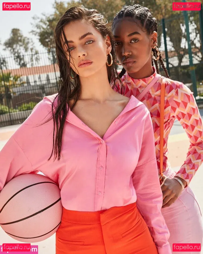 Yael Shelbia Onlyfans Photo Gallery 