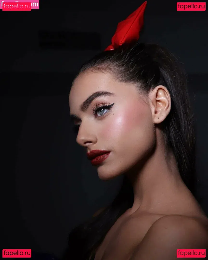 Yael Shelbia Onlyfans Photo Gallery 