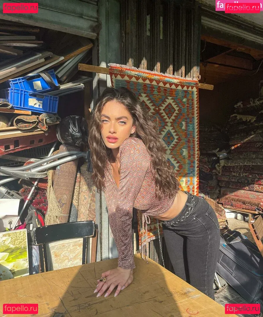 Yael Shelbia Onlyfans Photo Gallery 