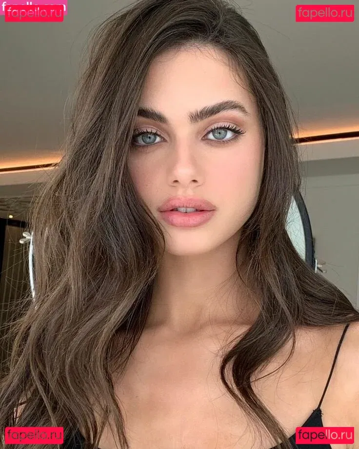 Yael Shelbia Onlyfans Photo Gallery 