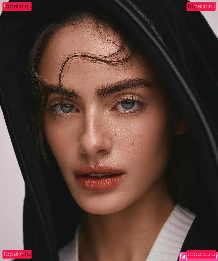 Yael Shelbia Onlyfans Photo Gallery 