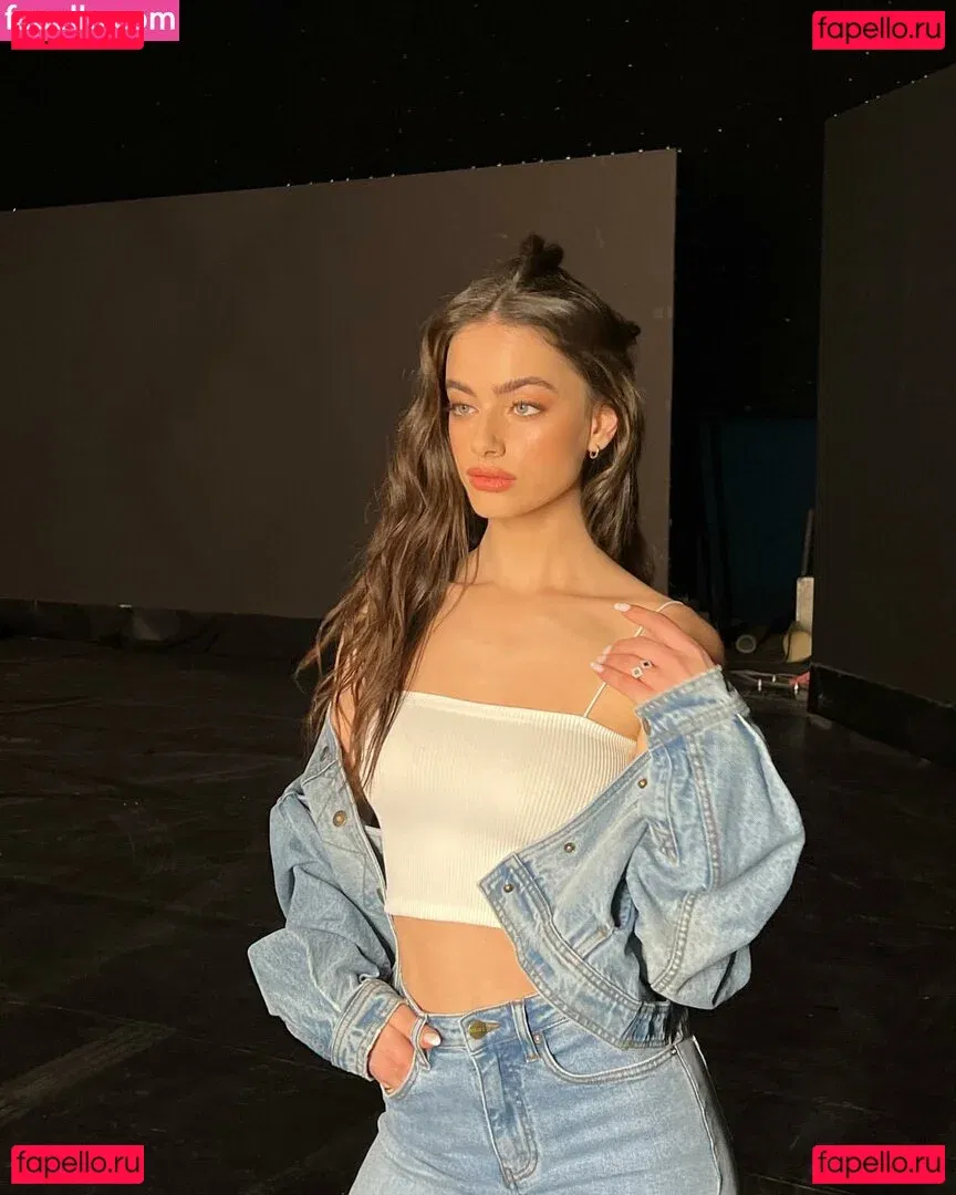 Yael Shelbia Onlyfans Photo Gallery 