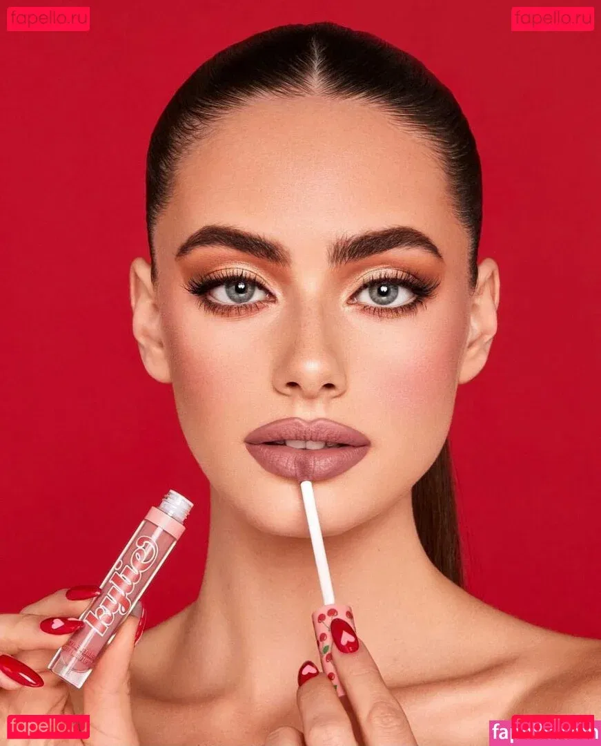 Yael Shelbia Onlyfans Photo Gallery 