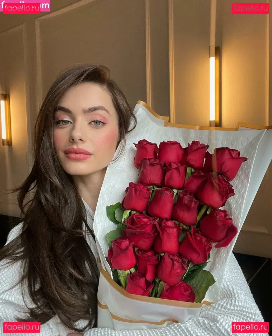 Yael Shelbia Onlyfans Photo Gallery 