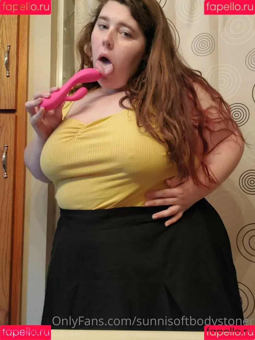 sunnisoftbodystoner Onlyfans Photo Gallery 
