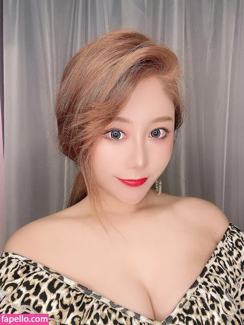 Uying Onlyfans Photo Gallery 