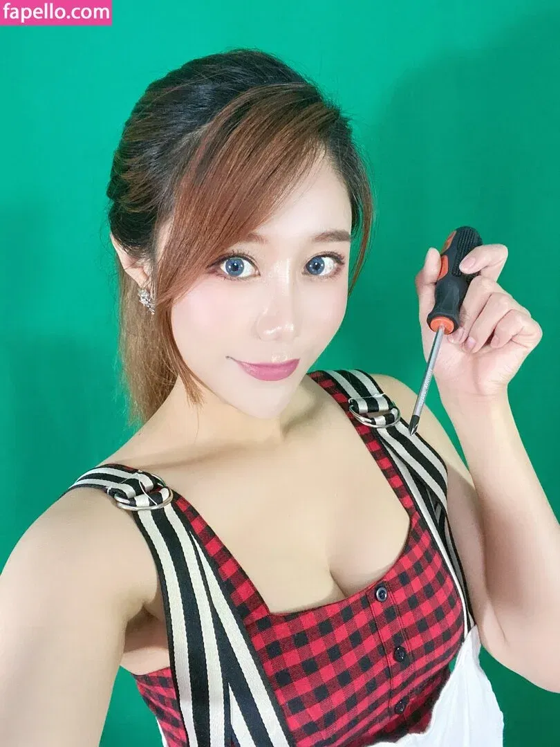 Uying Onlyfans Photo Gallery 