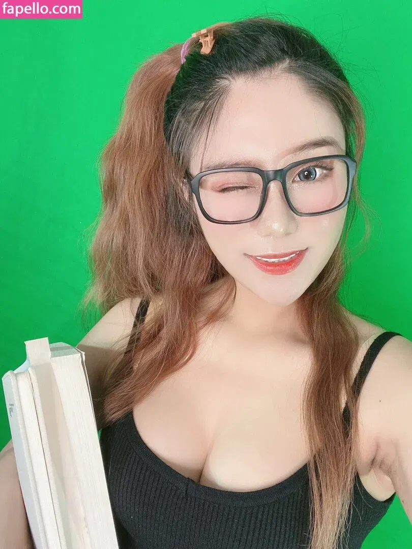 Uying Onlyfans Photo Gallery 