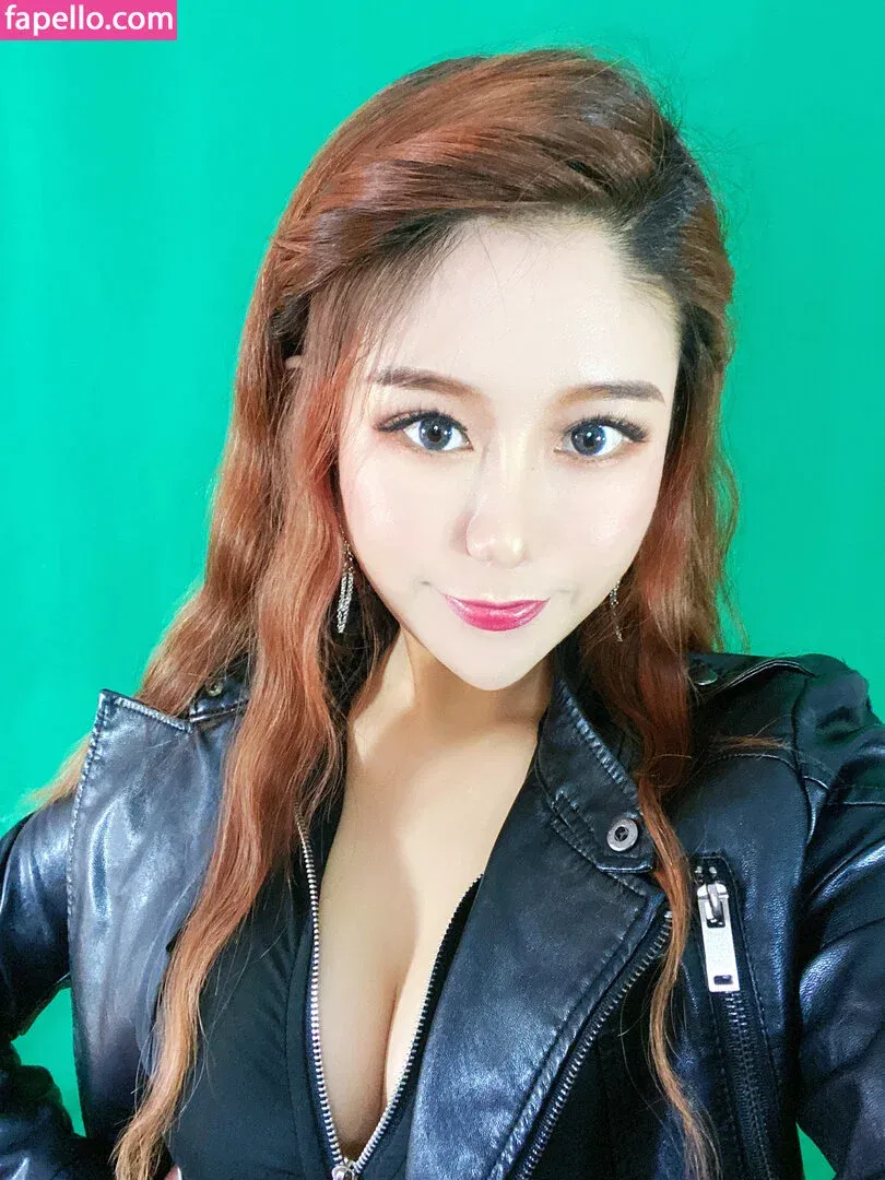 Uying Onlyfans Photo Gallery 