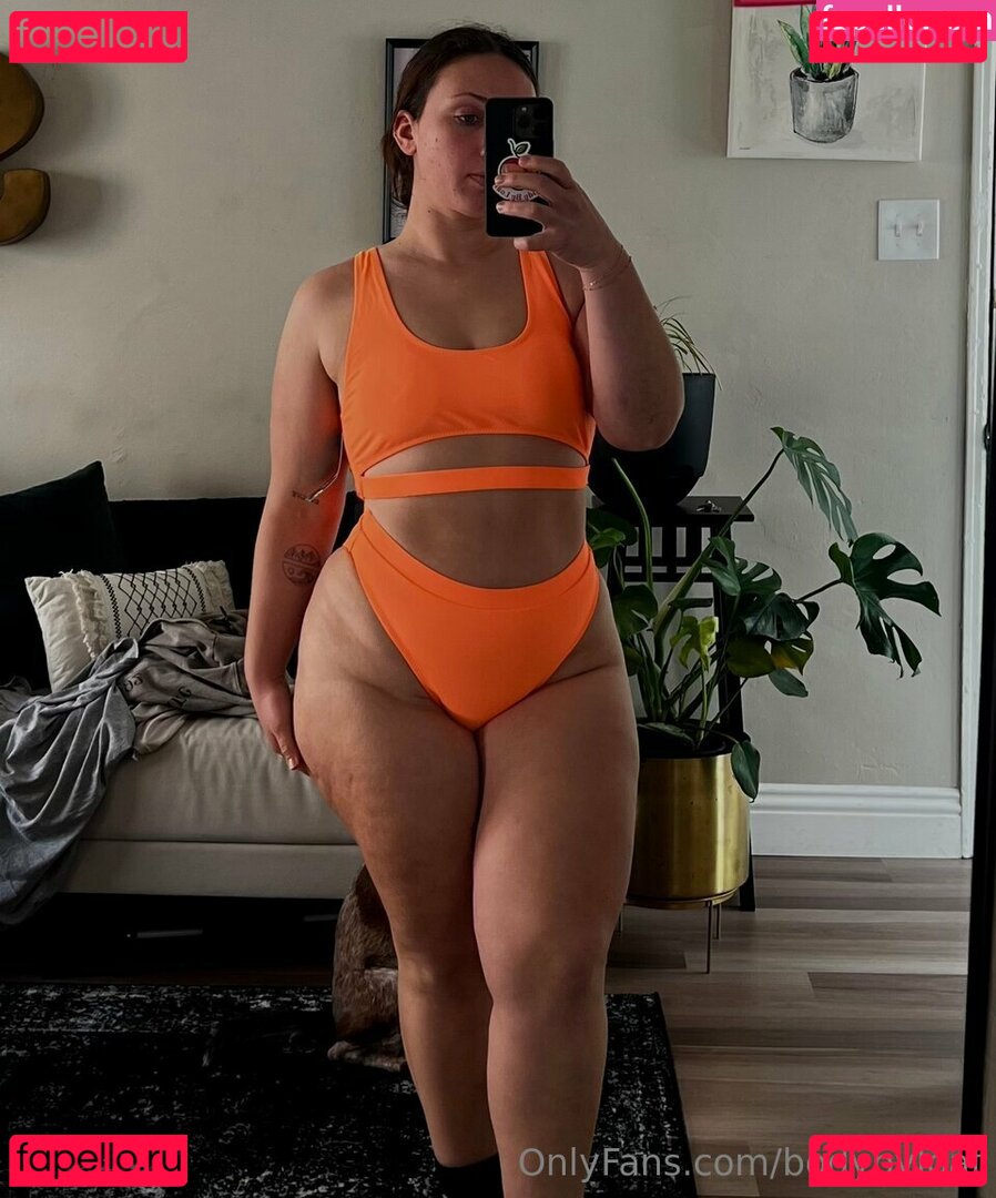 Sophie Sirota / bodybyloaf / loaf__ / macro.musclemommy Onlyfans Photo Gallery 