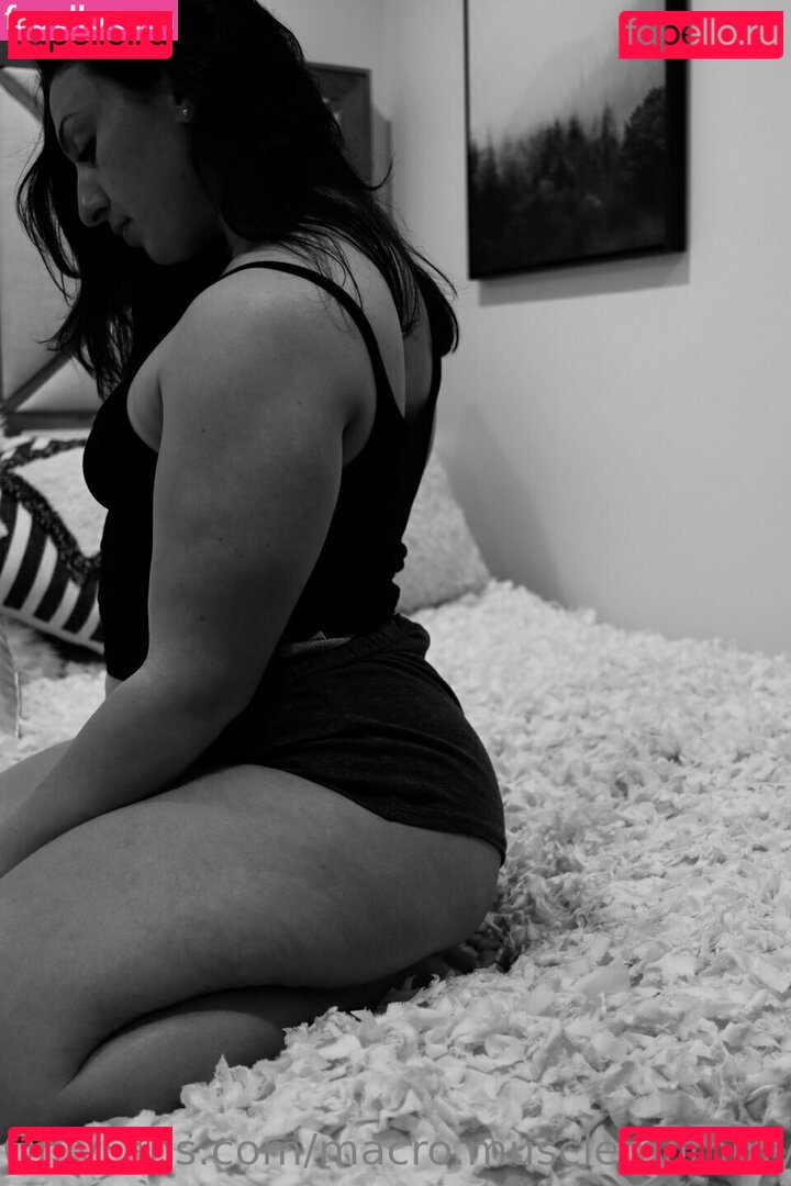 Sophie Sirota / bodybyloaf / loaf__ / macro.musclemommy Onlyfans Photo Gallery 