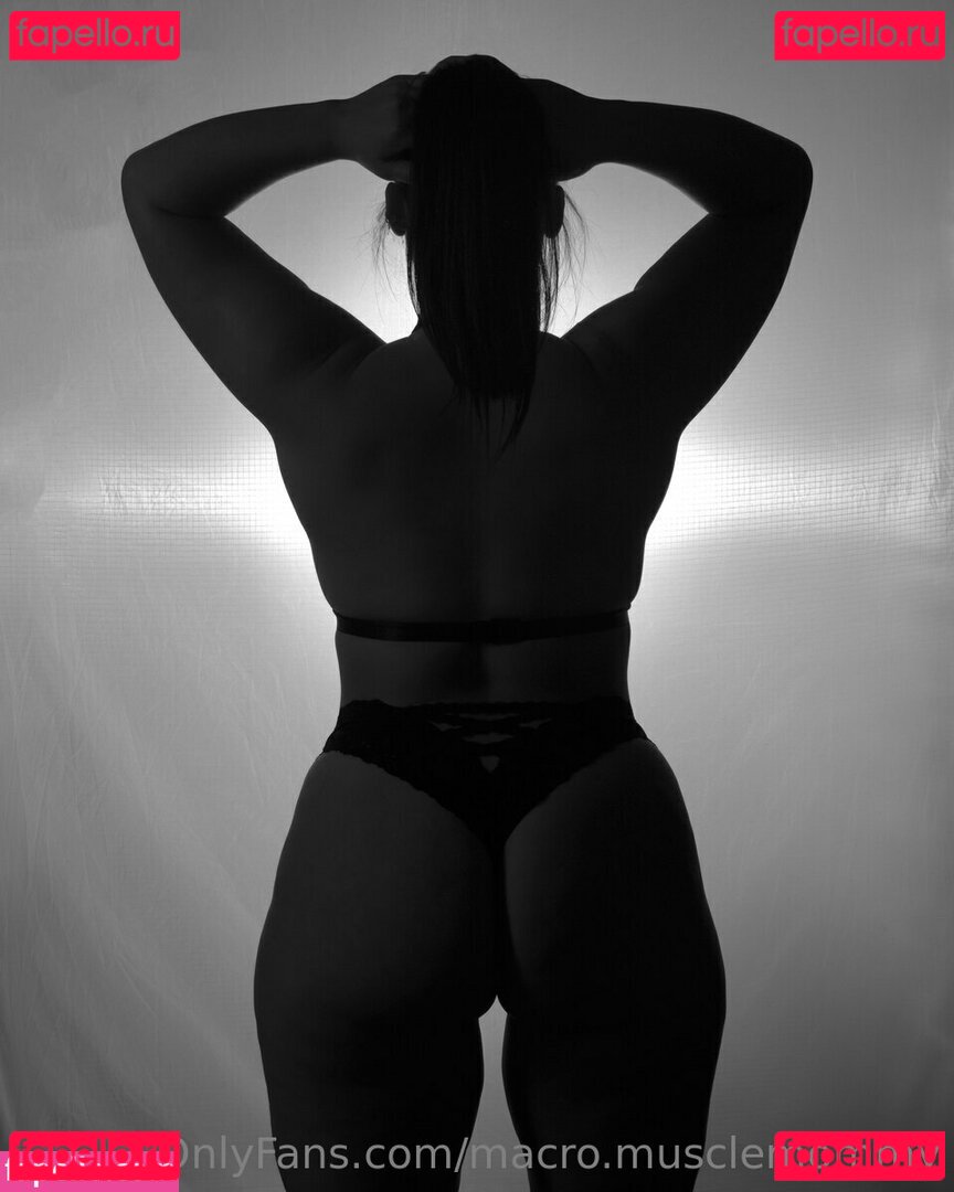 Sophie Sirota / bodybyloaf / loaf__ / macro.musclemommy Onlyfans Photo Gallery 