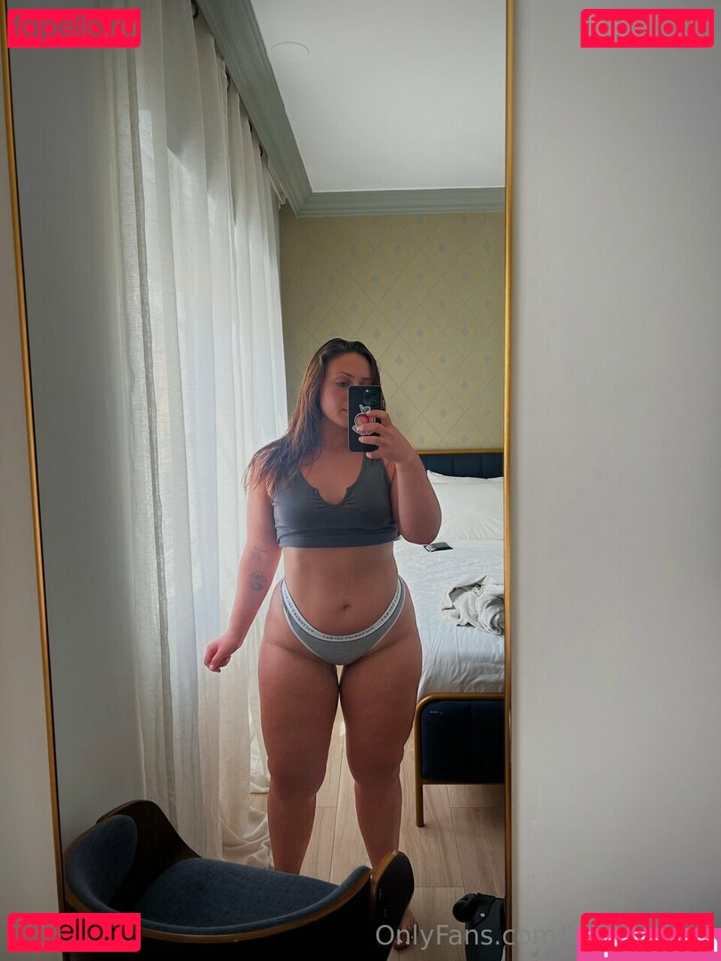 Sophie Sirota / bodybyloaf / loaf__ / macro.musclemommy Onlyfans Photo Gallery 