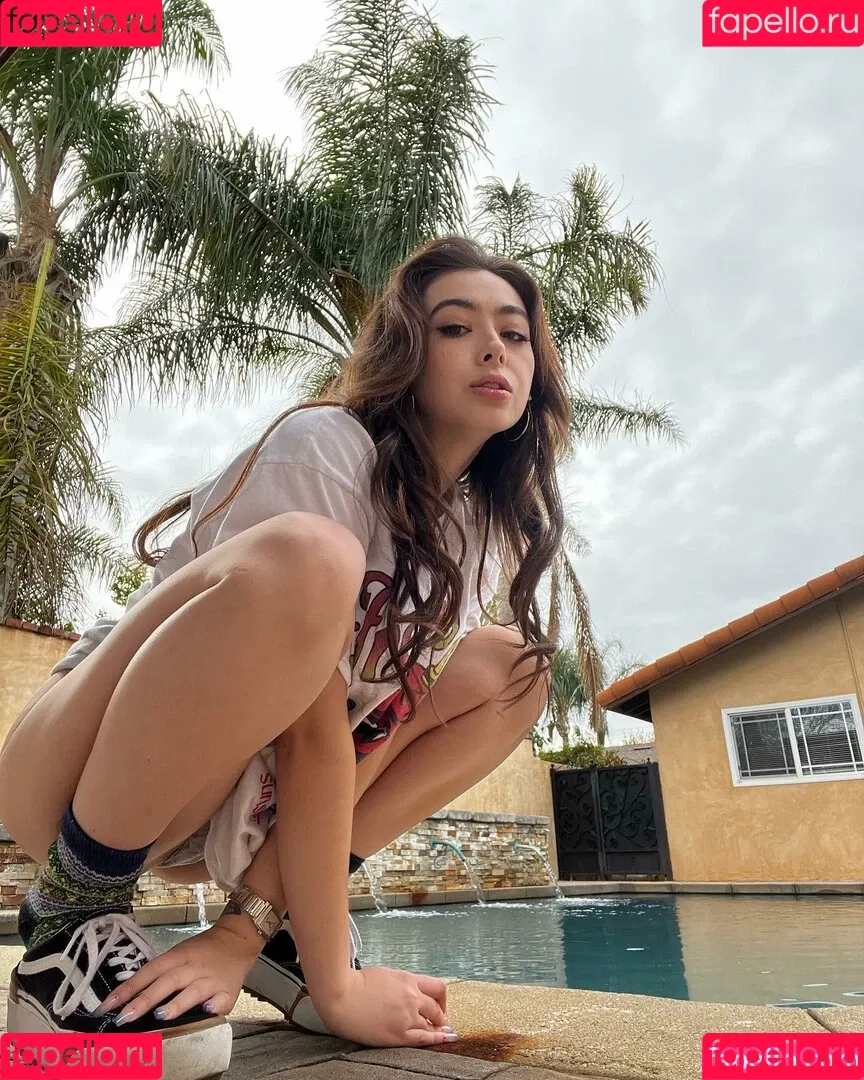 Chloe Surreal Onlyfans Photo Gallery 