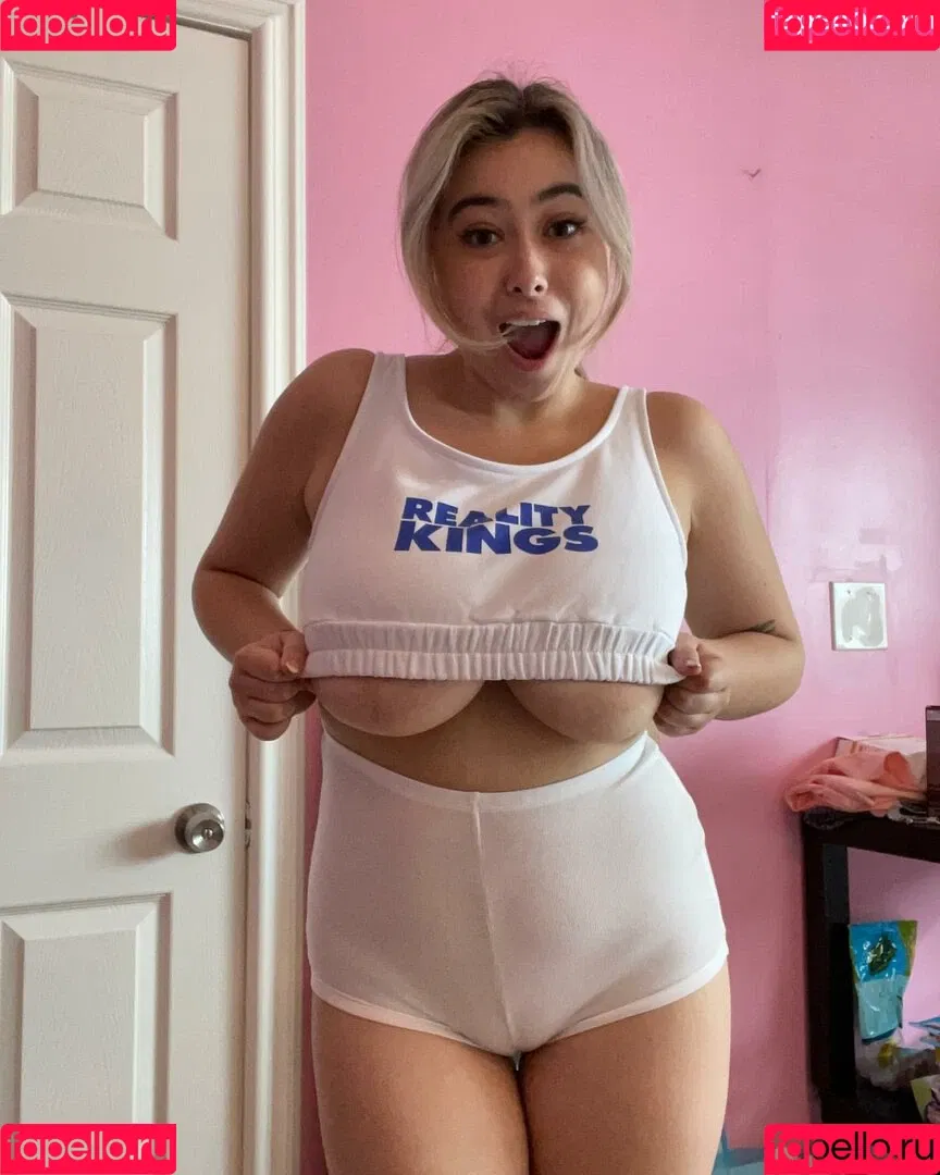 Chloe Surreal Onlyfans Photo Gallery 