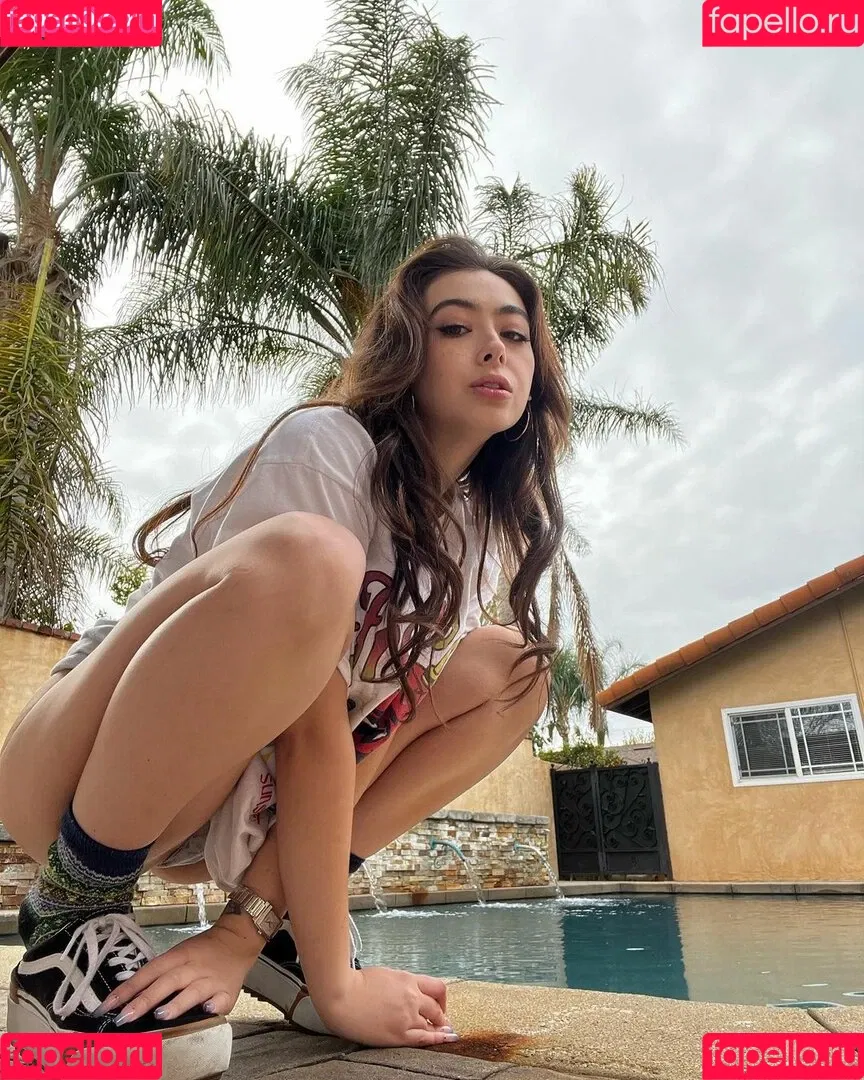 Chloe Surreal Onlyfans Photo Gallery 