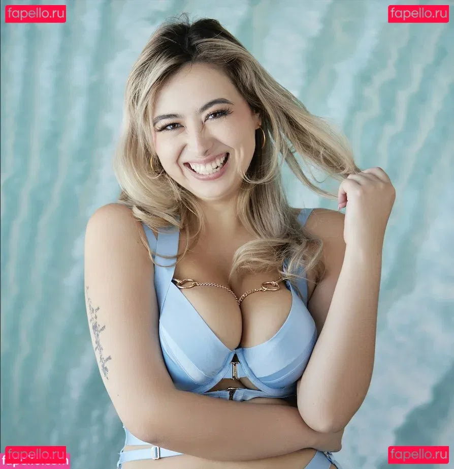 Chloe Surreal Onlyfans Photo Gallery 