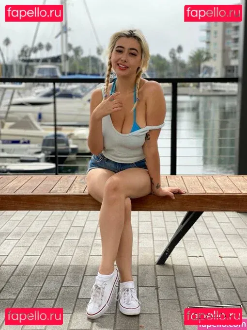 Chloe Surreal Onlyfans Photo Gallery 