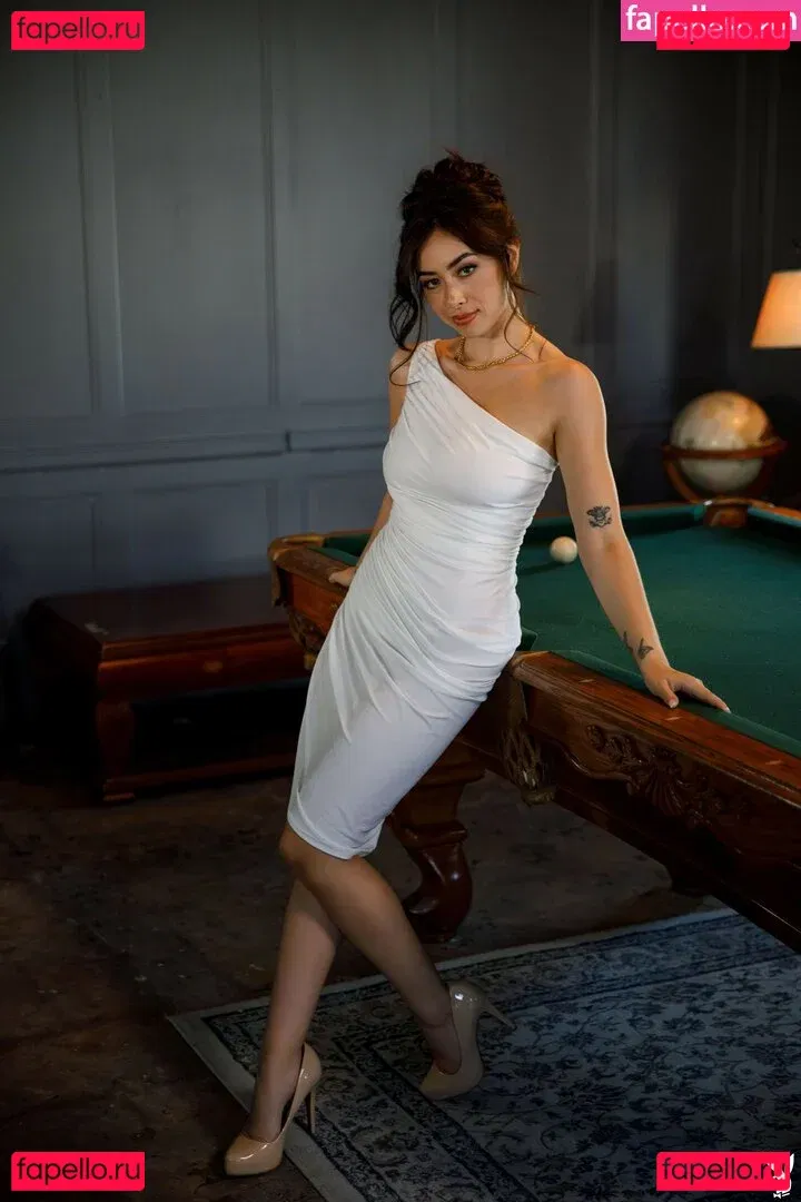 Chloe Surreal Onlyfans Photo Gallery 