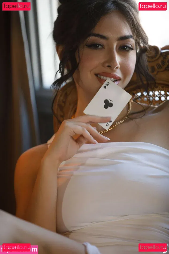 Chloe Surreal Onlyfans Photo Gallery 