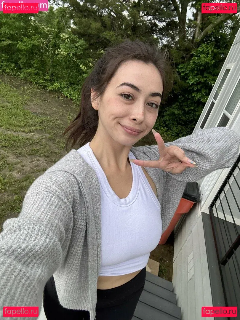 Chloe Surreal Onlyfans Photo Gallery 