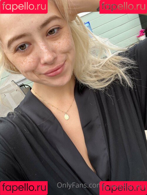 Chloe Surreal Onlyfans Photo Gallery 