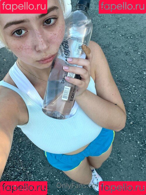 Chloe Surreal Onlyfans Photo Gallery 