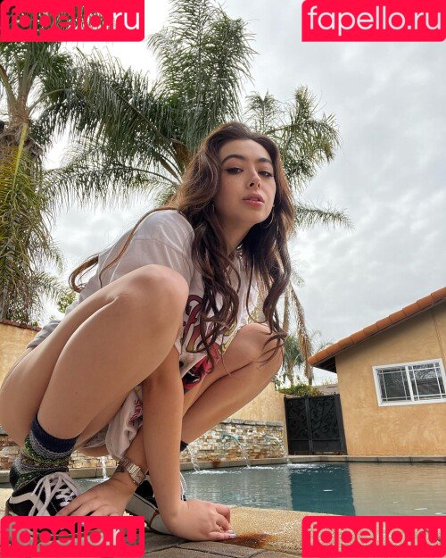 Chloe Surreal Onlyfans Photo Gallery 