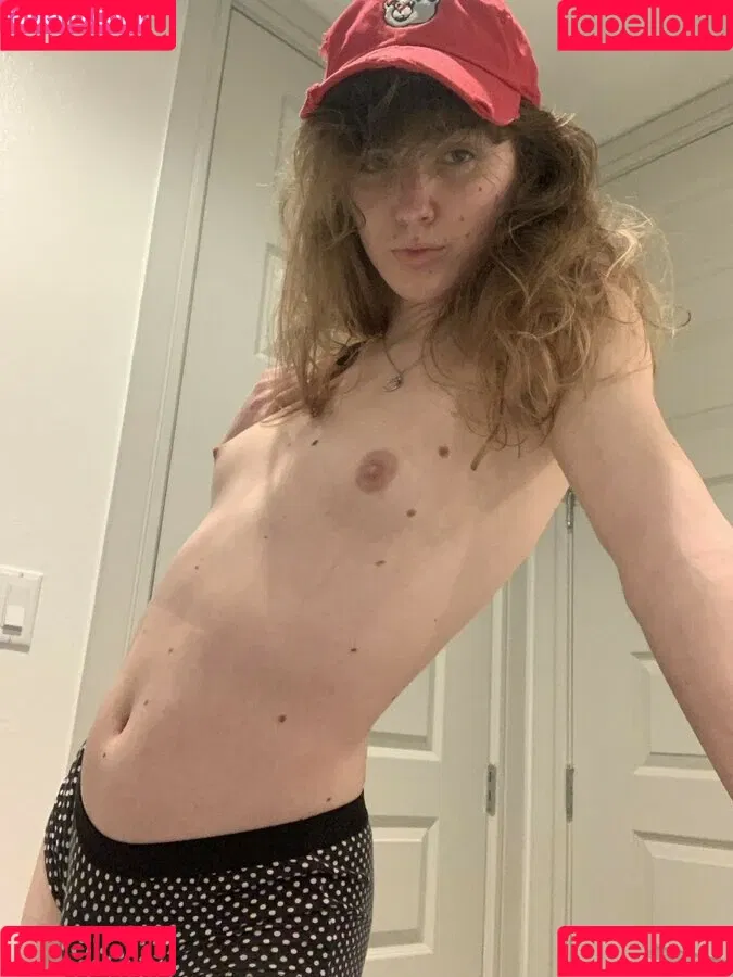 Newdle Head Bella Onlyfans Photo Gallery 
