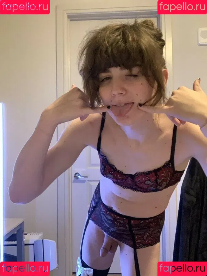 Newdle Head Bella Onlyfans Photo Gallery 