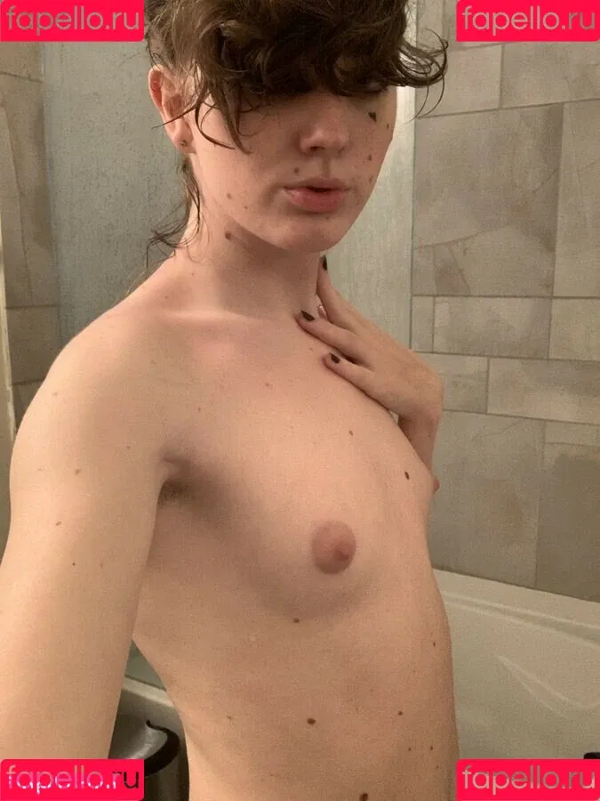 Newdle Head Bella Onlyfans Photo Gallery 