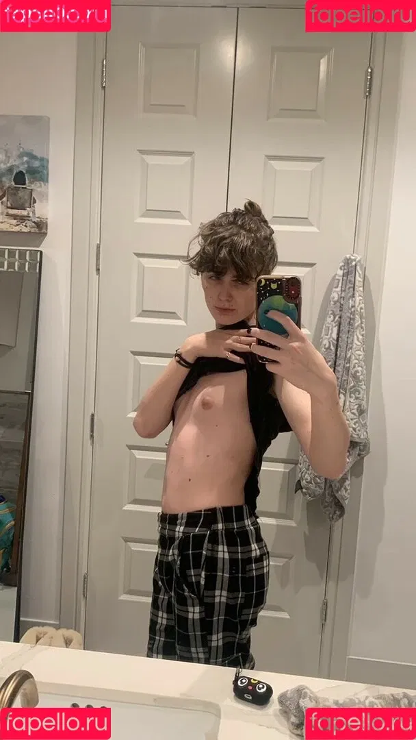 Newdle Head Bella Onlyfans Photo Gallery 